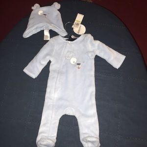 Baby body suit and hat